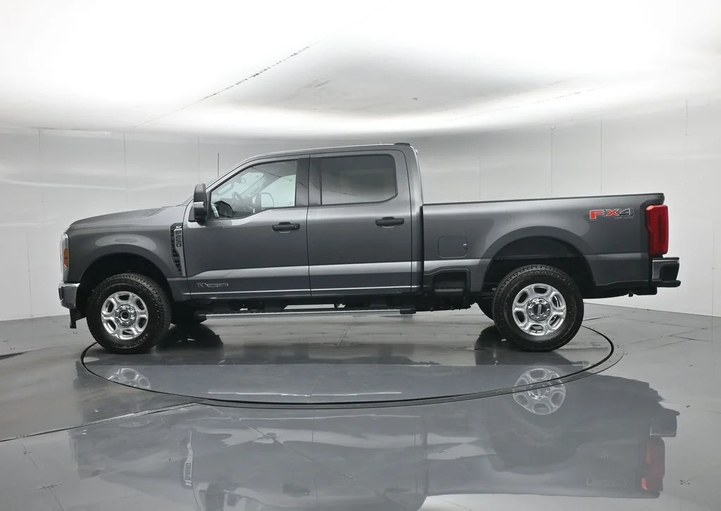 New 2026 Carbonized Gray Metallic Ford XLT image 28