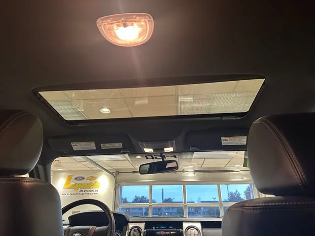 Used 2011  Ford XLT image 4