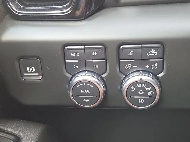 Used 2024 Summit White GMC AT4 image 11