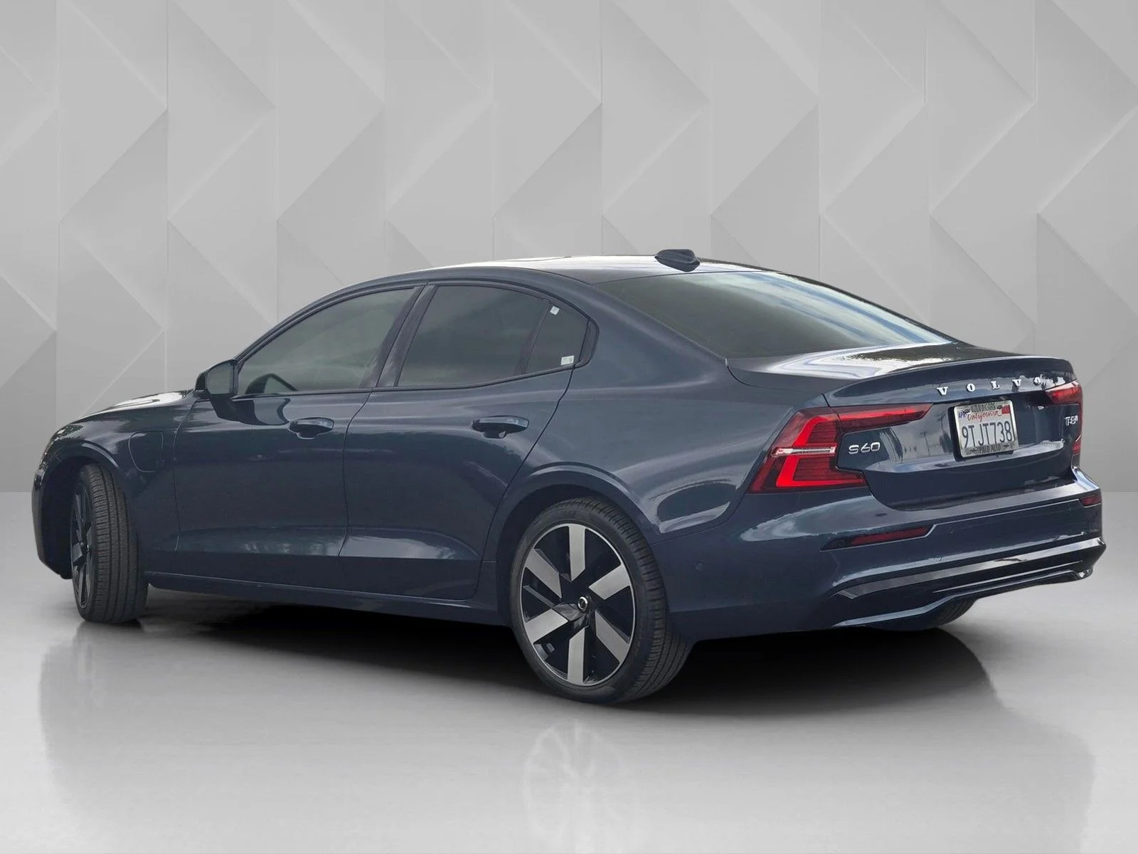 Certified Used 2025 Blue Volvo T8 Plus image 4