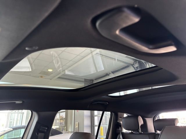 New 2026 Polar White Mercedes-Benz GLB 250 image 25