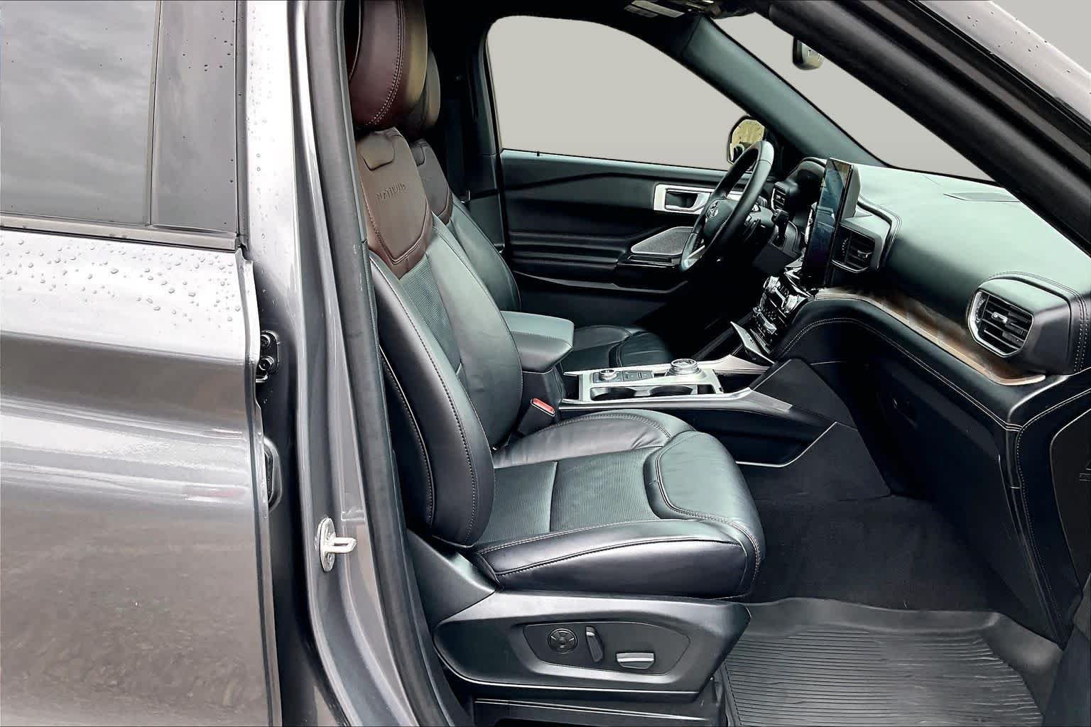 Used 2021 Carbonized Gray Metallic Ford Platinum image 9