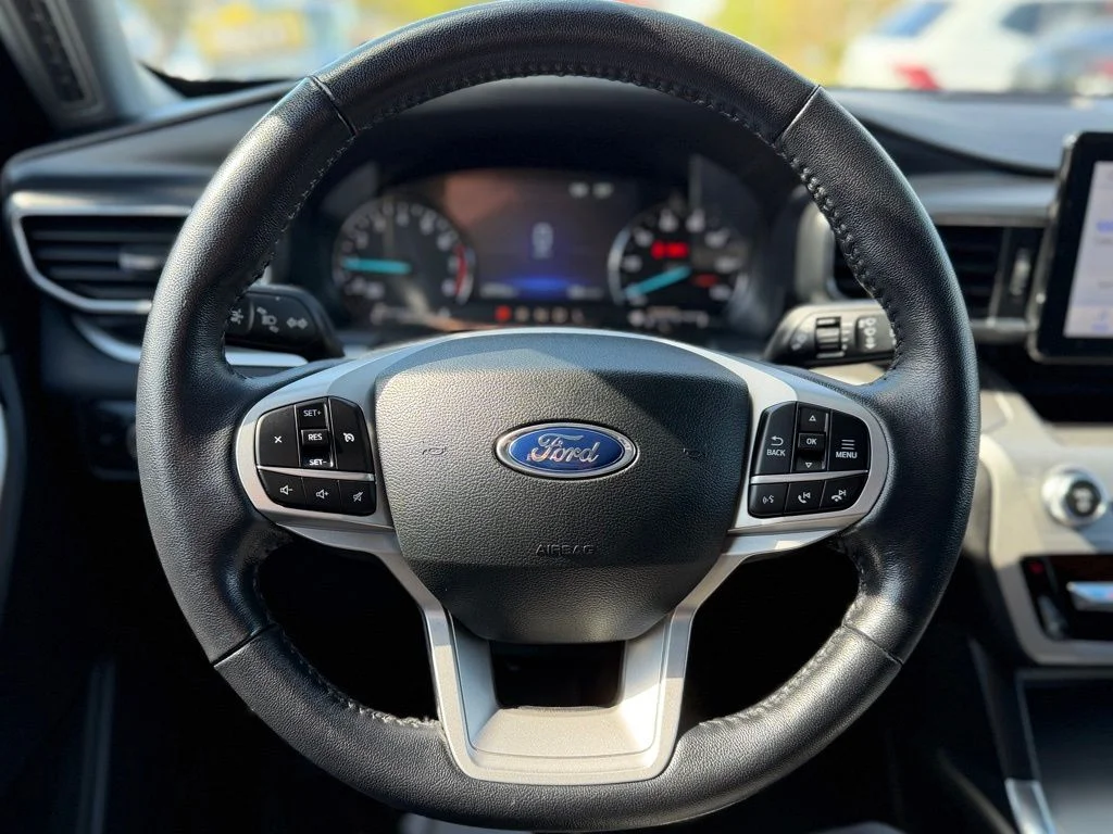 Used 2022 Blue Ford XLT image 11