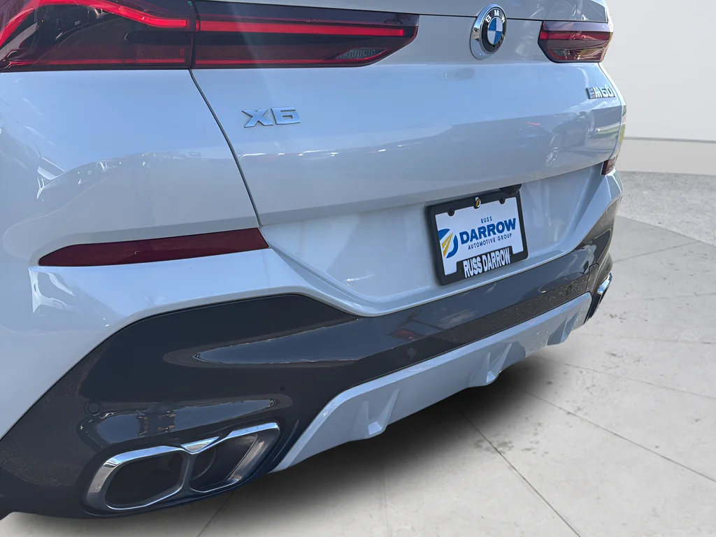 Used 2024 White BMW M60i image 26