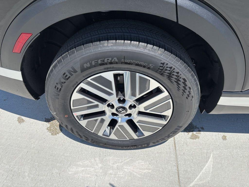 New 2026 Abyss Black Hyundai SEL 7P image 11