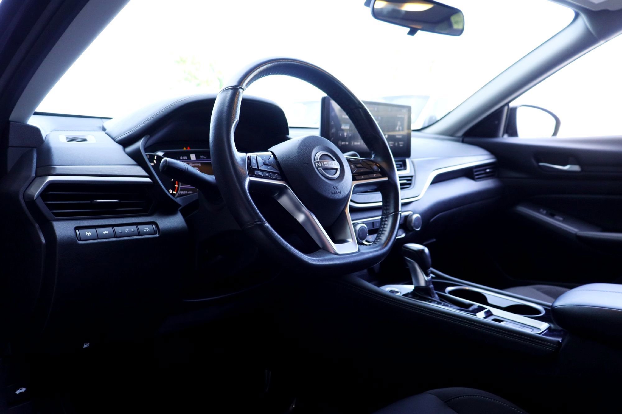 Used 2024 Super Black Nissan 2.5 SV image 8