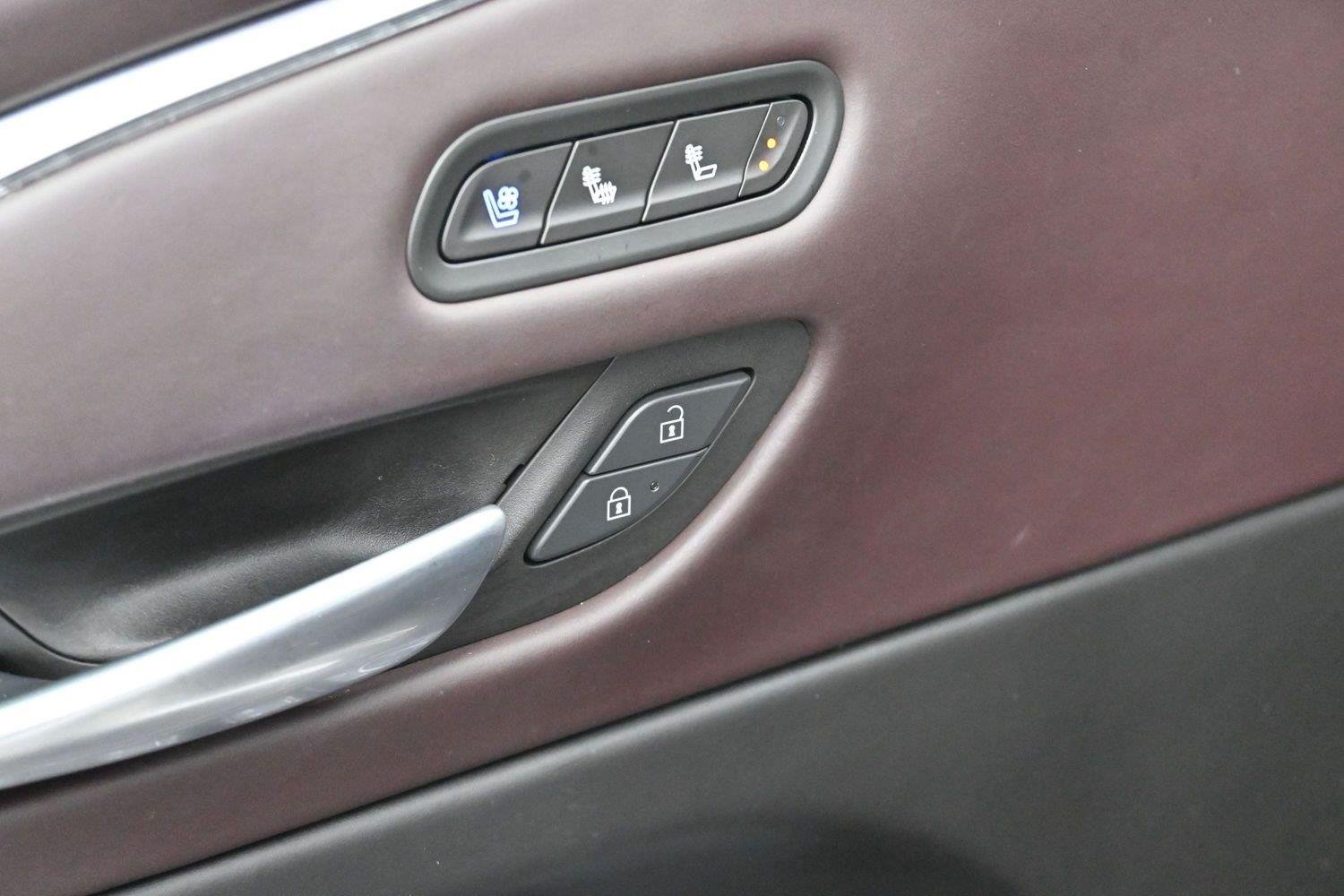 Used 2021 Crystal White Tricoat Cadillac Sport Platinum image 11