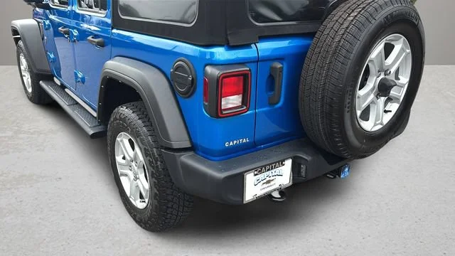 Used 2022 Blue Jeep Sport S 4x4 image 32
