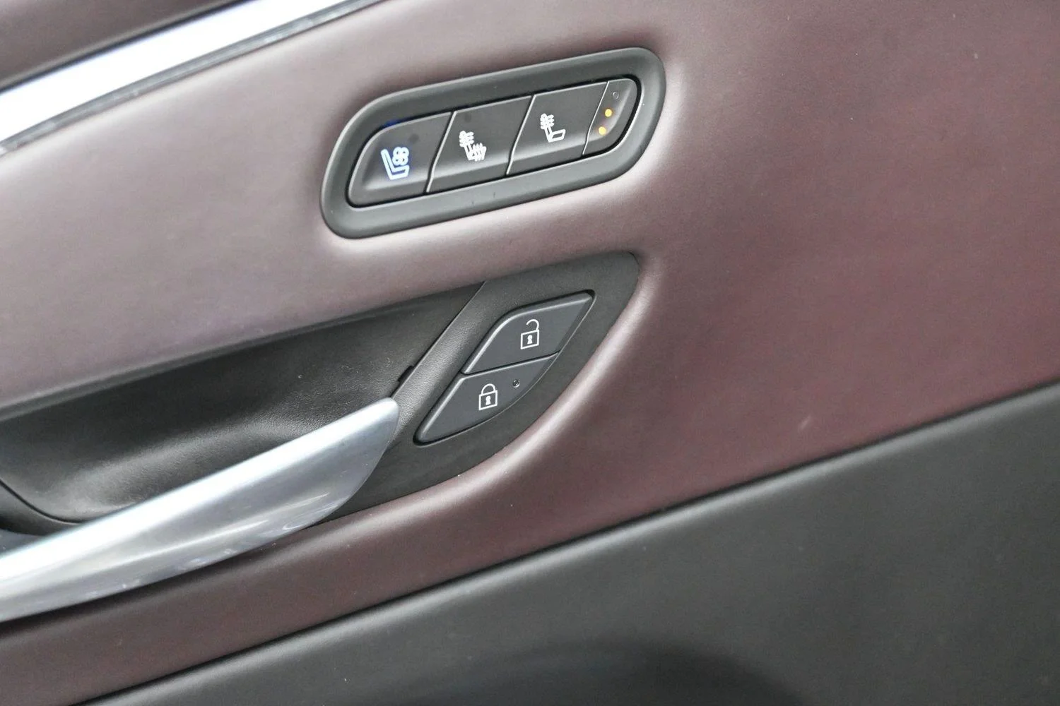 Used 2021 Crystal White Tricoat Cadillac Sport Platinum image 11