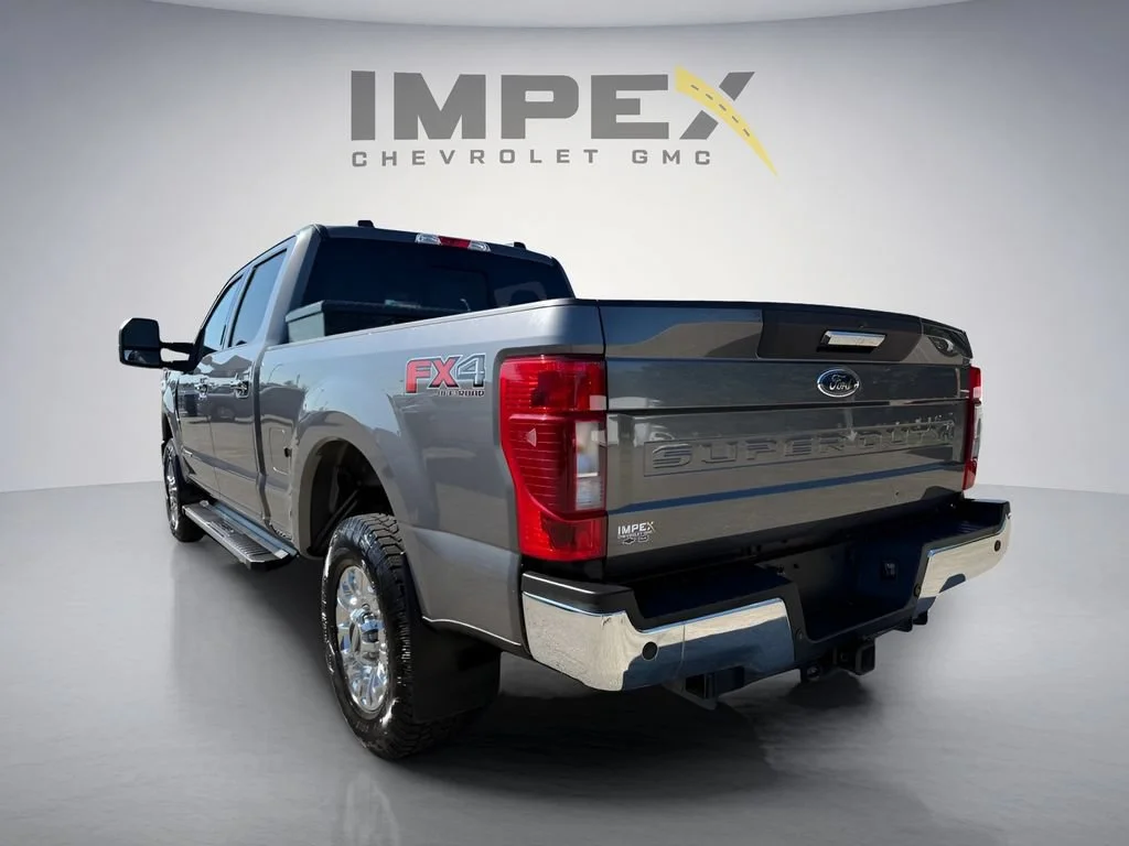 Used 2021  Ford XL image 3
