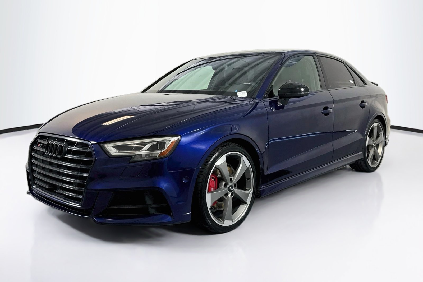 Used 2019 Navarra Blue Metallic Audi Prestige image 1