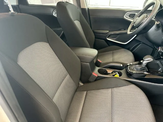 Used 2025 White Kia S image 27