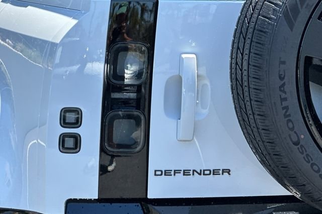 New 2026 White Land Rover X-Dynamic SE image 25