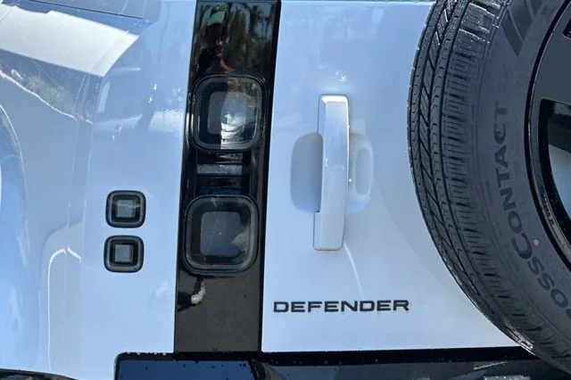 New 2026 Fuji White Land Rover X-Dynamic SE image 25