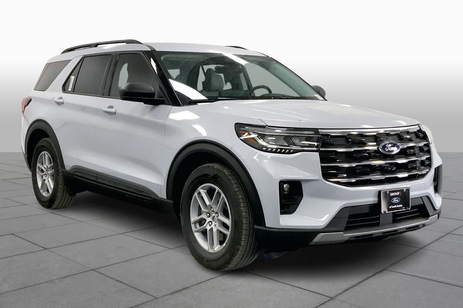 New 2026 Space White Metallic Ford Active image 2
