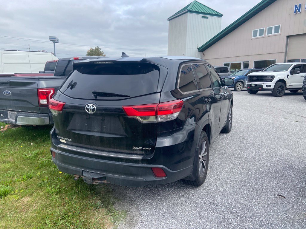 Used 2017 Midnight Black Metallic Toyota XLE image 5