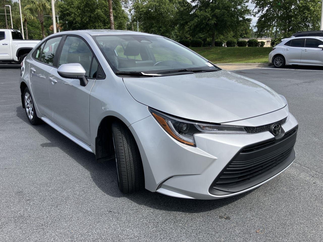 Used 2025 Silver (Classic Silver Metallic) Toyota LE image 7