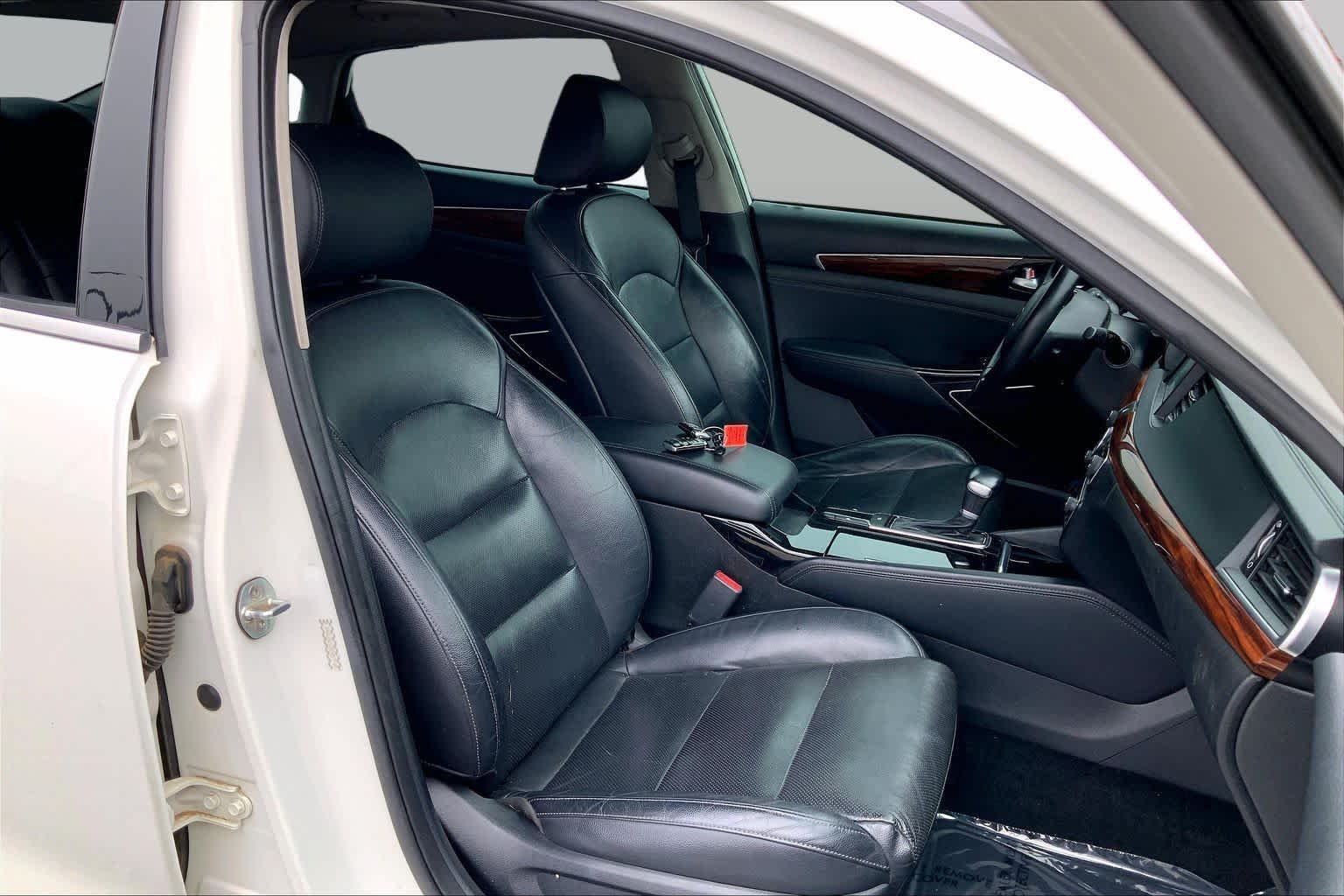Used 2017 Snow White Pearl Kia Premium image 9