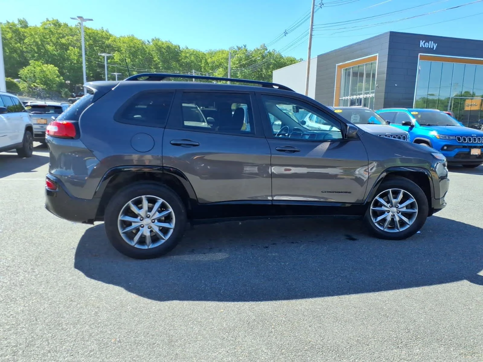 Certified Used 2018 Granite Crystal Met. Clear Coat Jeep Latitude Tech Connect image 6