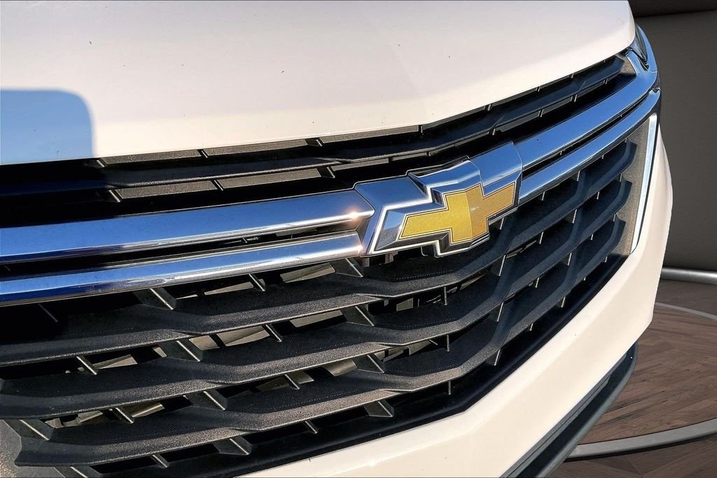 Used 2022 White Chevrolet LS image 36