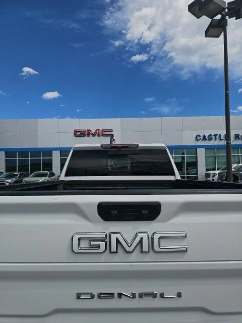 Used 2022 White GMC Denali image 4