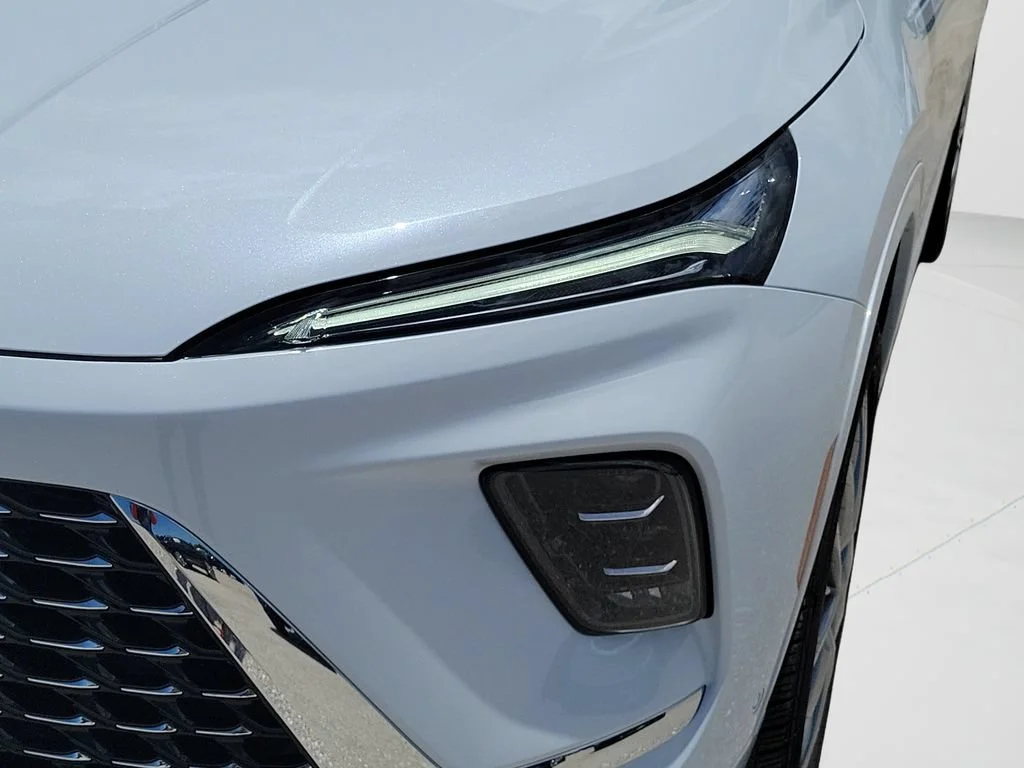 New 2026 Iridescent White Tricoat Buick Avenir image 25
