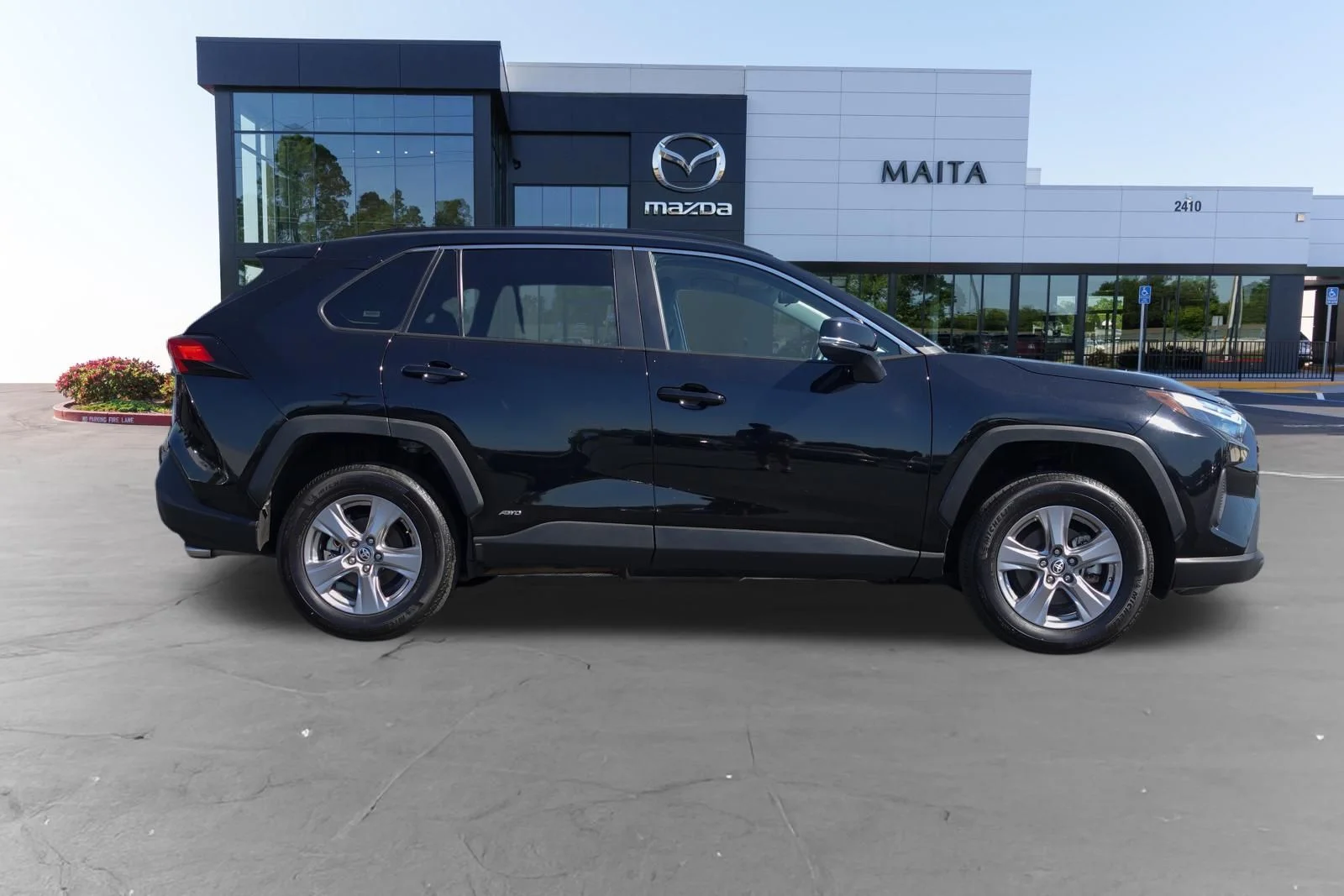 Used 2025 Midnight Black Metallic Toyota XLE image 2
