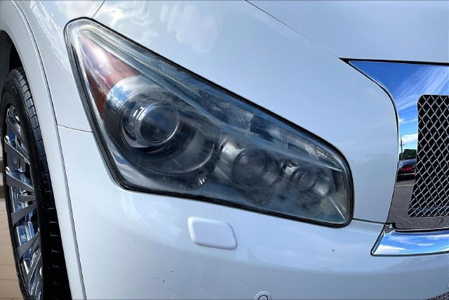 Used 2014 White INFINITI  image 29