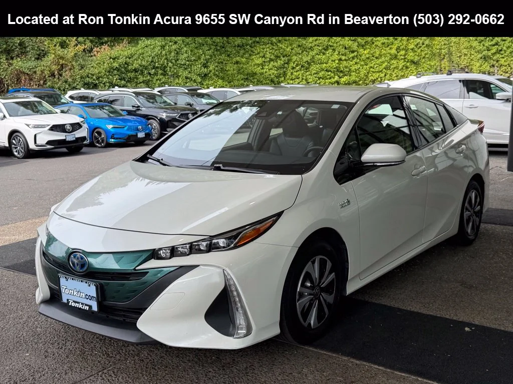 Used 2017 Blizzard Pearl Toyota Premium image 4