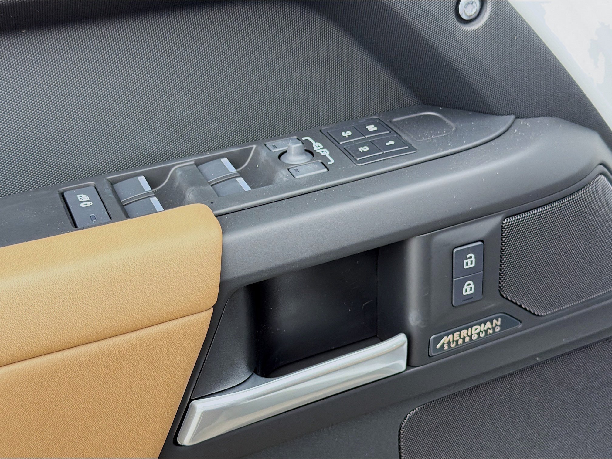 New 2026 Fuji White Land Rover X-Dynamic SE image 23