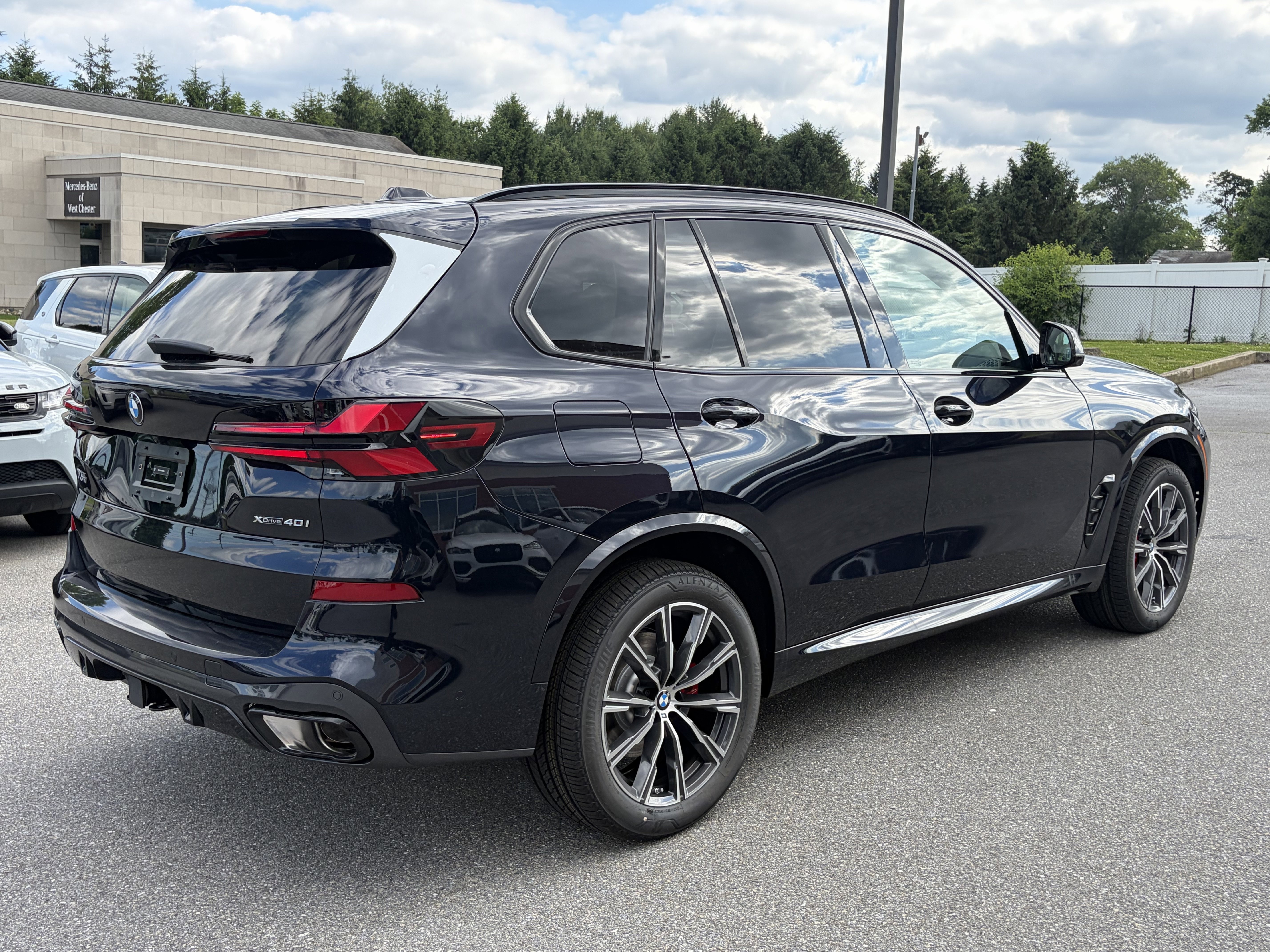 New 2026 Carbon Black Metallic BMW xDrive40i image 5