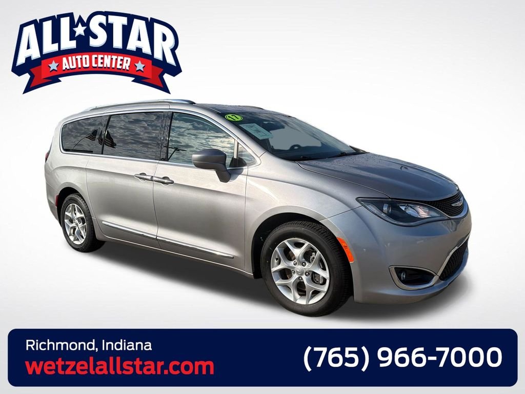 2017 Chrysler Pacifica Touring-L Plus's photo