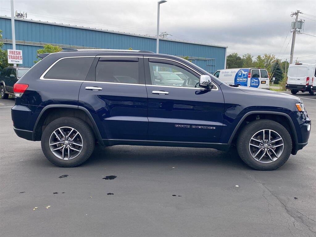 Used 2018 True Blue Pearlcoat Jeep Limited image 11