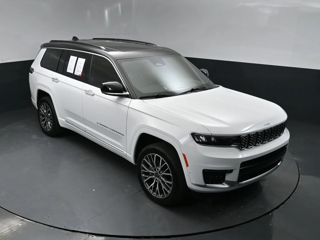 Used 2024 White Jeep Summit image 39