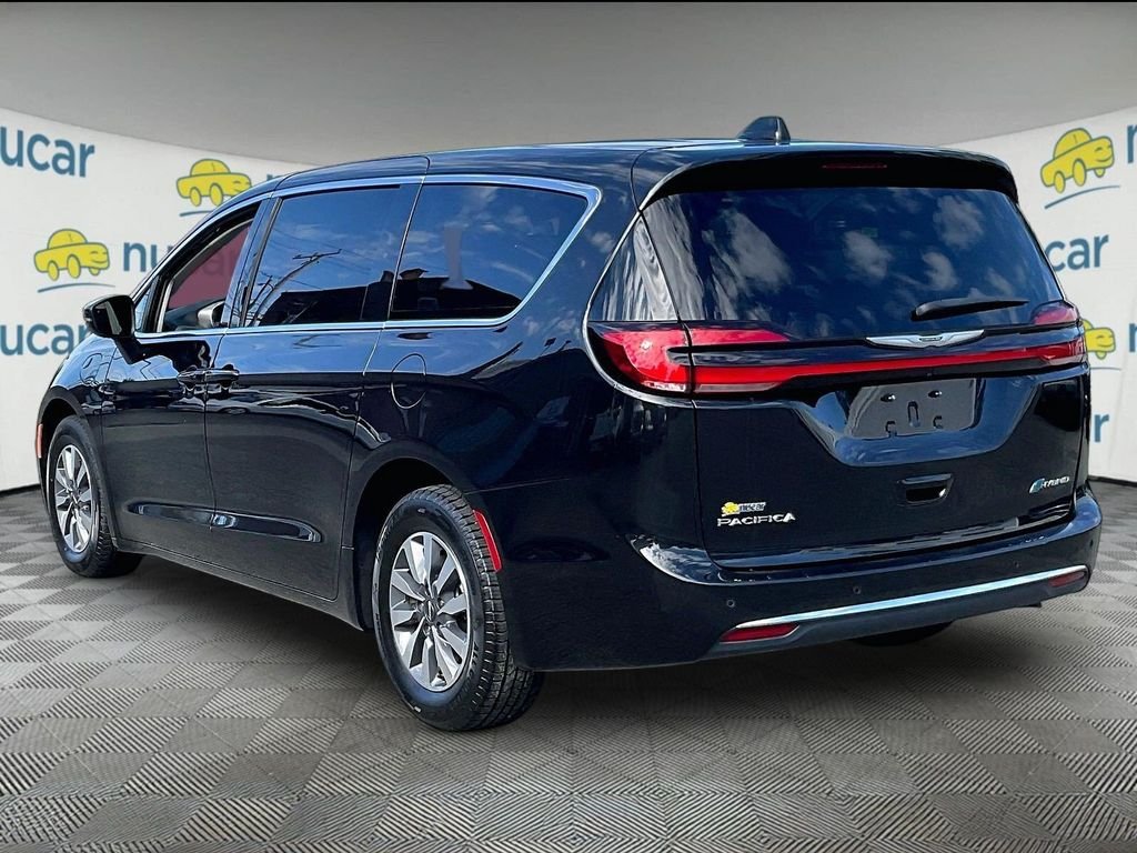 Used 2023 Black Chrysler Touring L image 4
