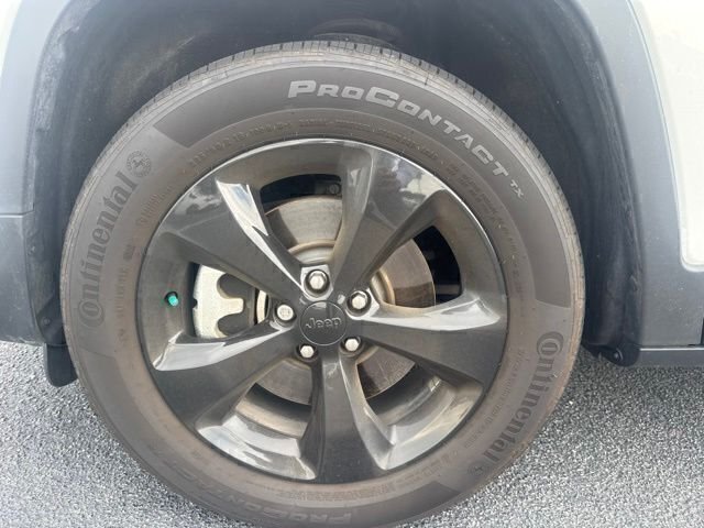 Used 2023 White Jeep Altitude image 12