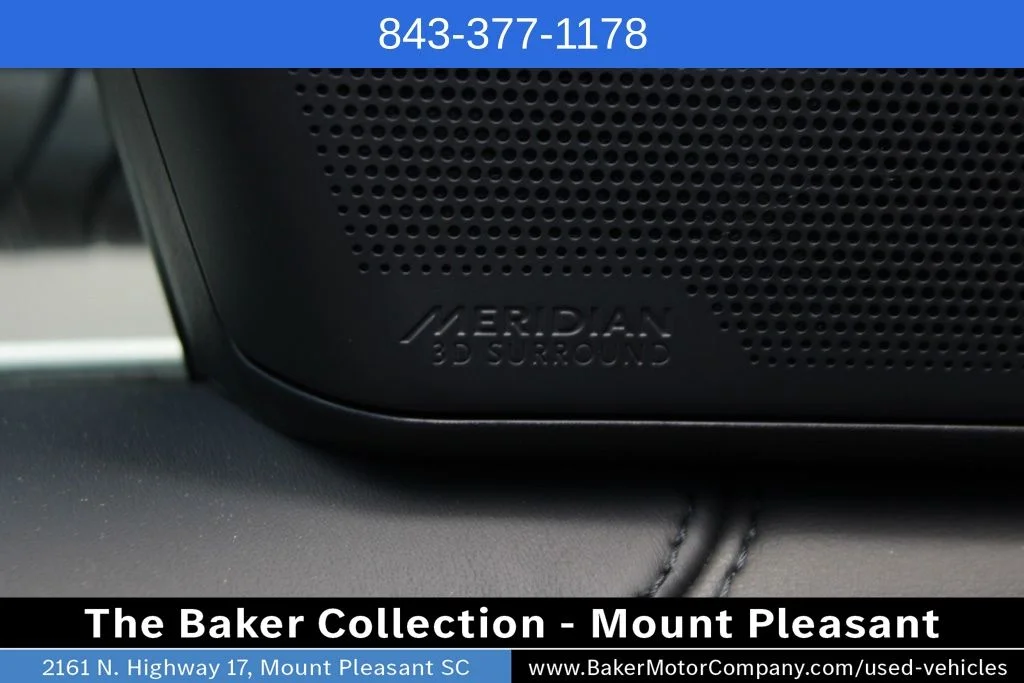 Used 2024 White Land Rover SE image 9