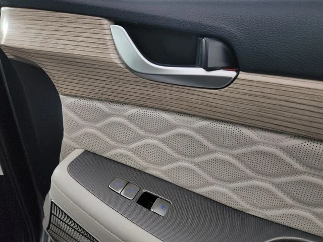Used 2022 Gray Hyundai Calligraphy image 13