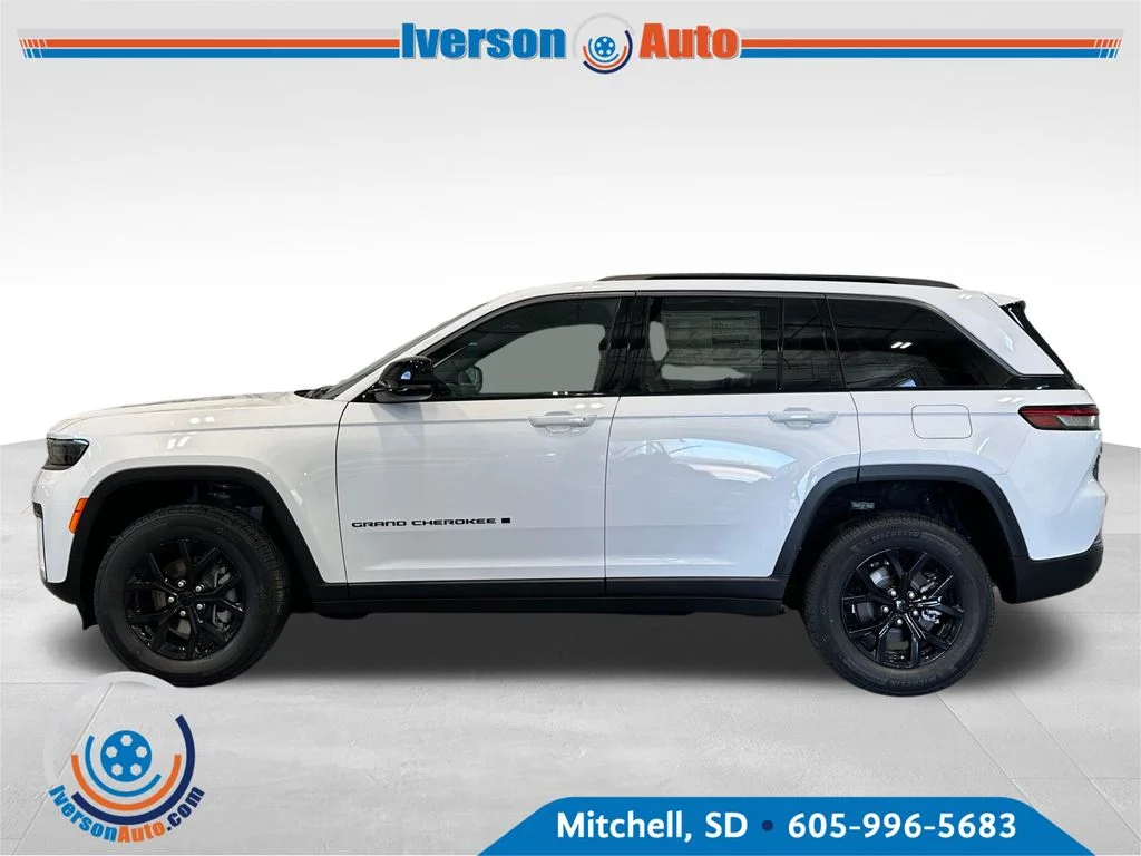New 2026 Bright White Clear-Coat Exterior Paint Jeep Altitude image 4