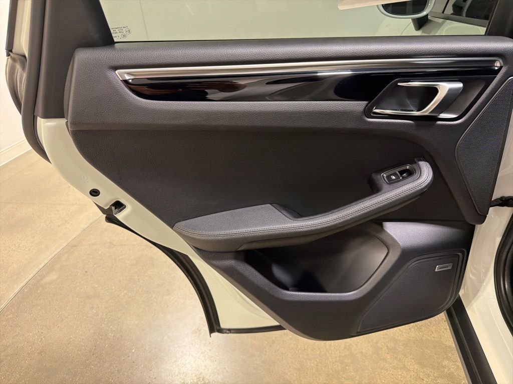 Used 2021 White Porsche Base image 20