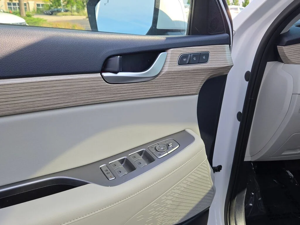 Used 2022 White Hyundai SEL image 18