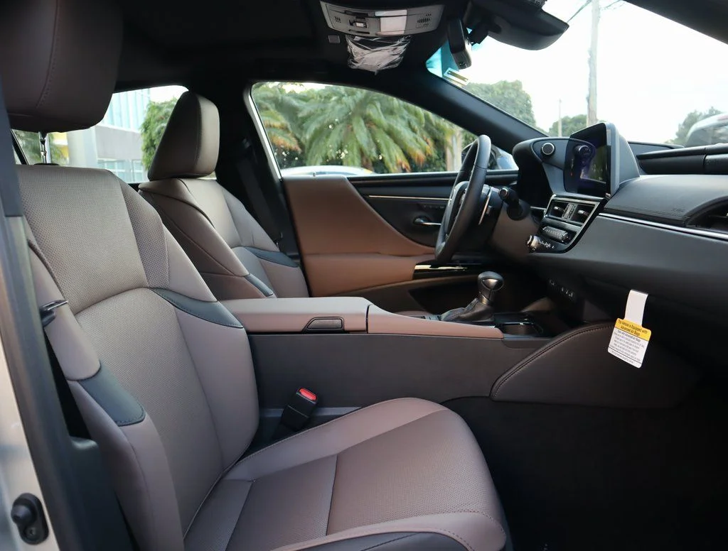 Used 2025 Beige Lexus 350 image 34