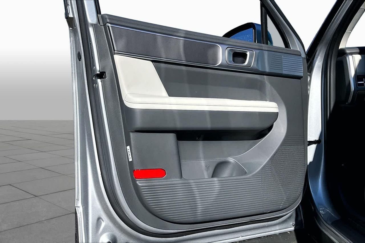 New 2026 Shimmering Silver Hyundai SEL image 10
