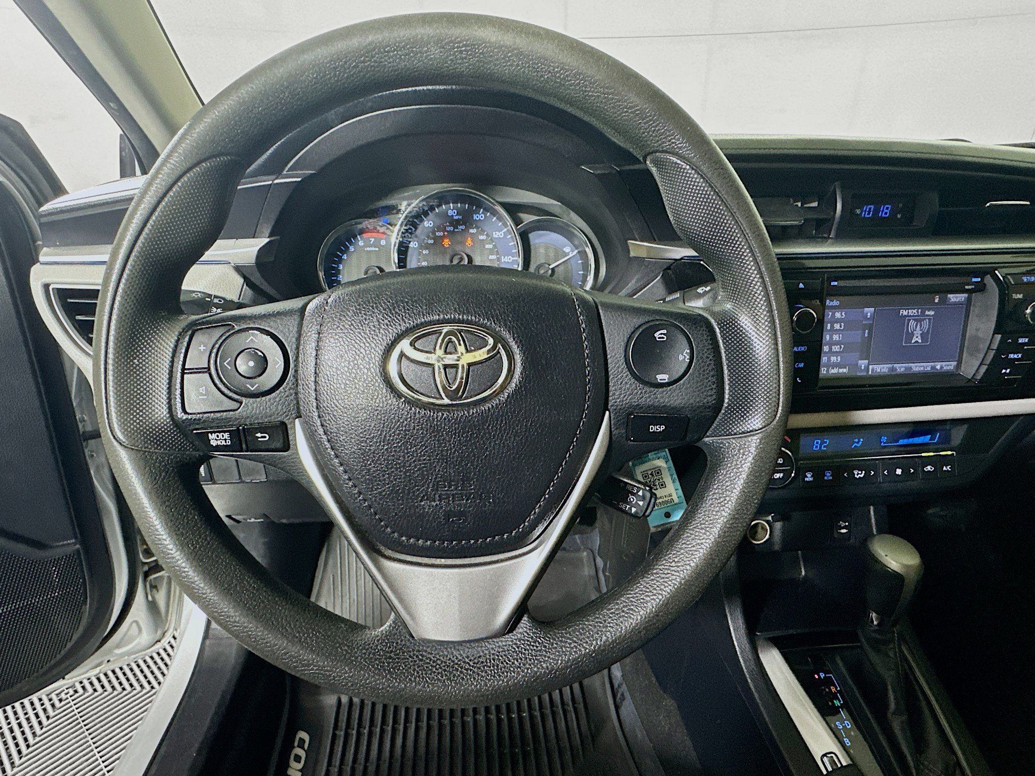 Used 2014 Classic Silver Metallic Toyota LE image 15