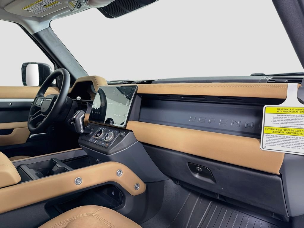 New 2026 Fuji White Land Rover X-Dynamic SE image 31