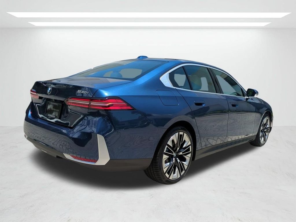 New 2027 Phytonic Blue Metallic BMW 530i image 4