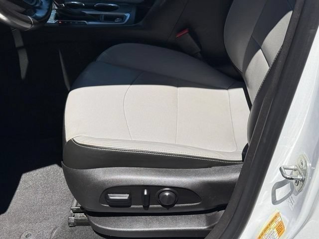 Used 2018 SUMMIT WHITE Chevrolet Premier image 17