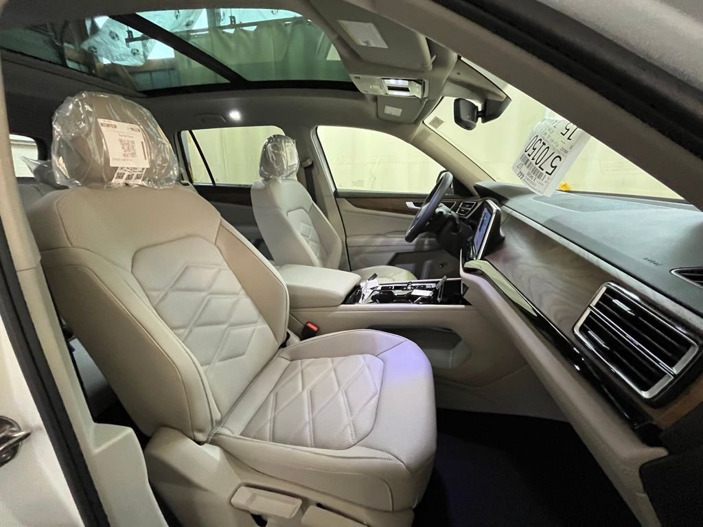 New 2026 White/off-white Volkswagen 2.0T SE w/Technology image 12