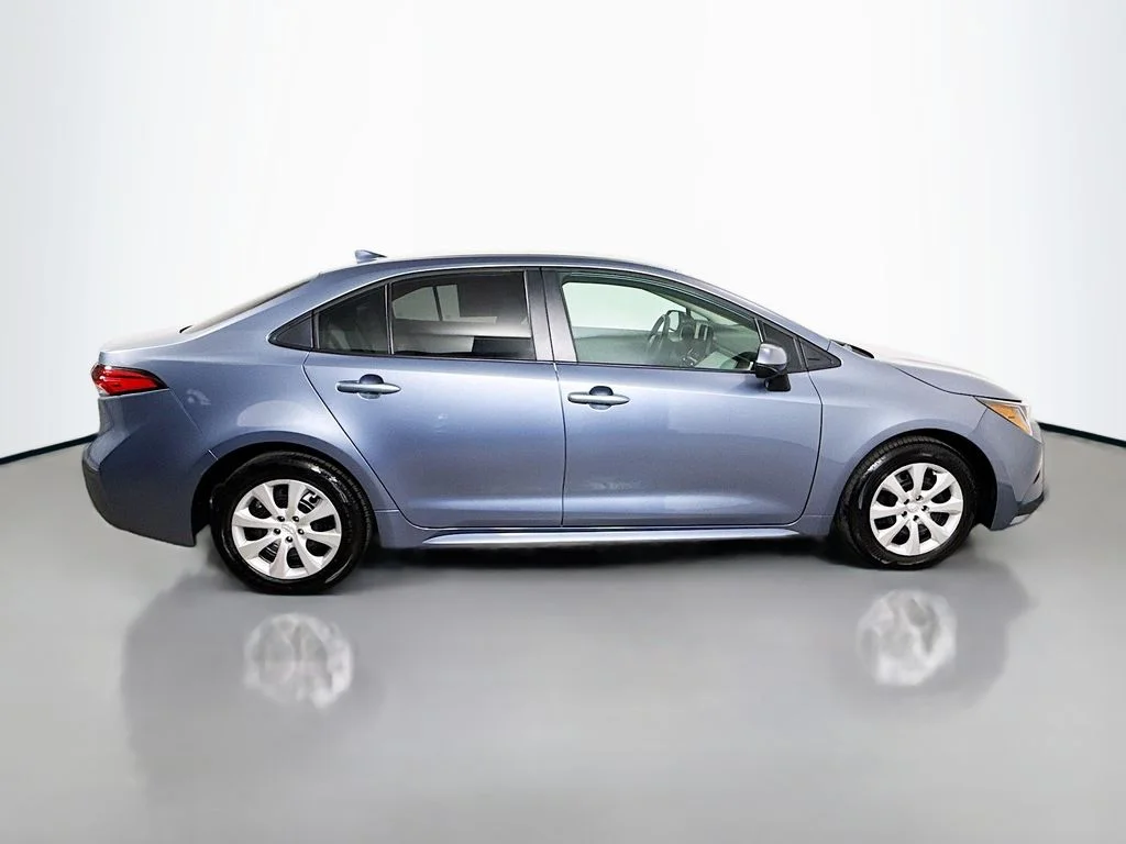2025 Toyota Corolla LE - Photo 8