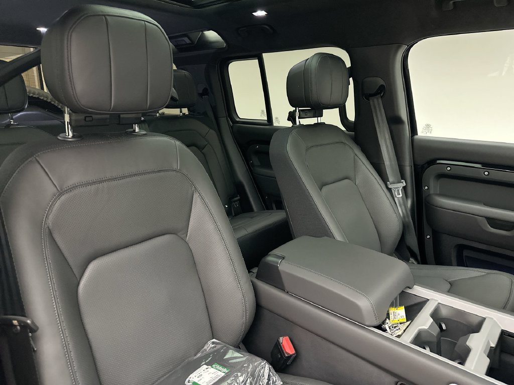 New 2026 Santorini Black Metallic Land Rover V8 image 6
